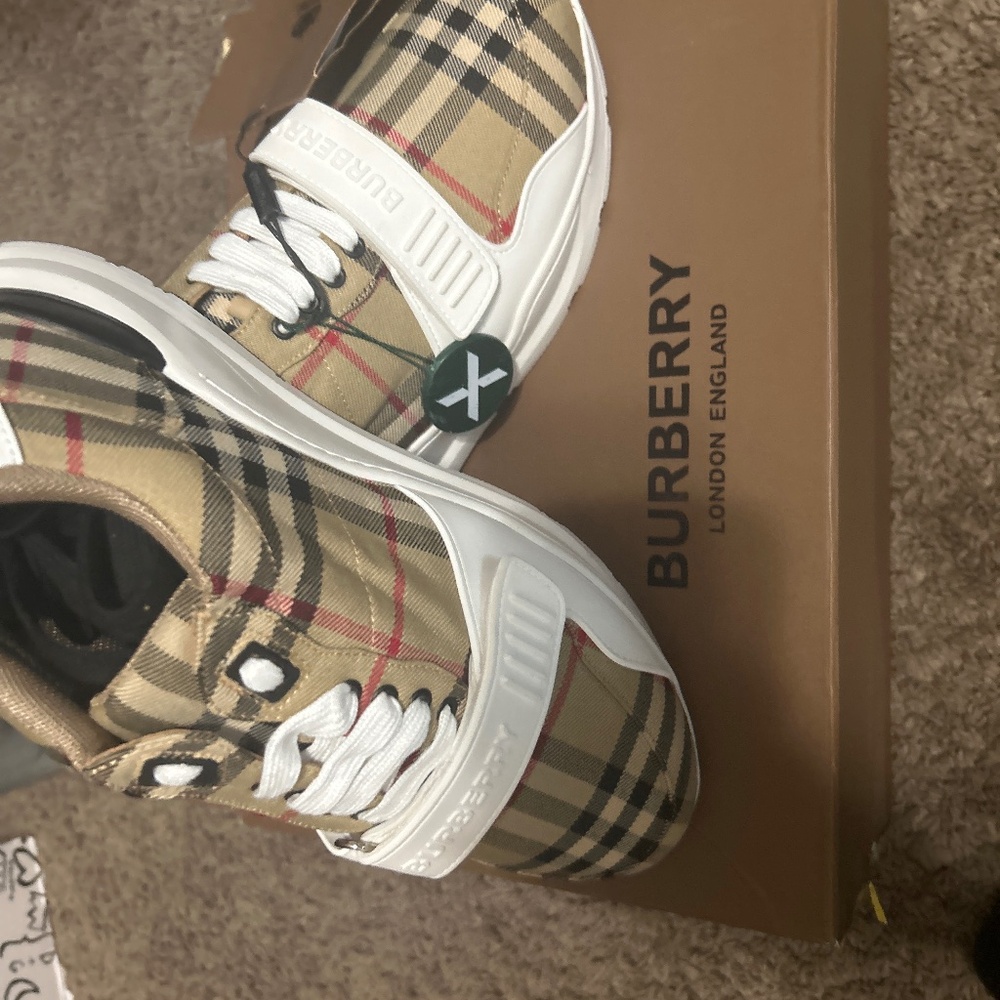 Burberry London England low top sneakers